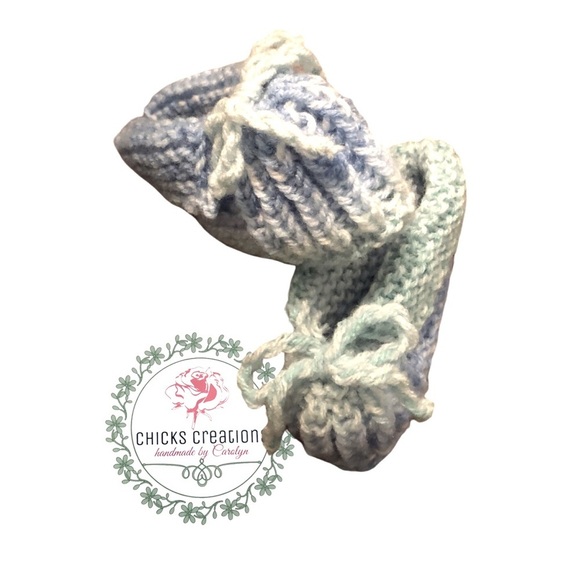 CHICKS Creations Other - Hand Knit Baby Booties, Variegated‎ Yarn w/Bow, Blue/Green NWOT Sized 3-6 months